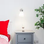 12 Bed Charming And Bright Flat