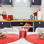 12 Bed Charming And Bright Flat