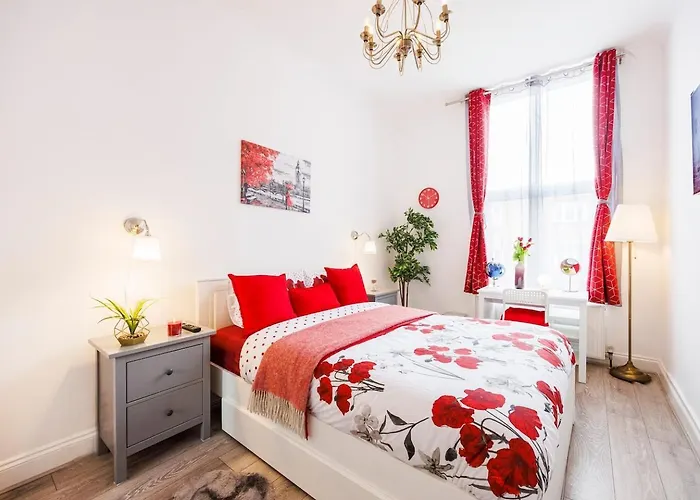 12 Bed Charming And Bright Flat