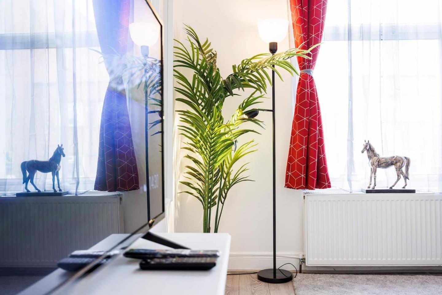 12 Bed Charming And Bright Flat Londra