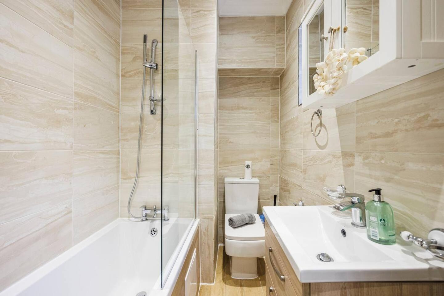 Appartamento 12 Bed Charming And Bright Flat