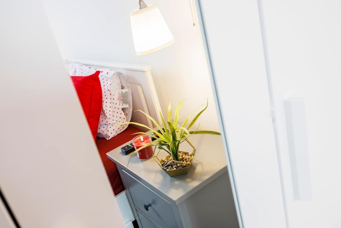 Appartamento 12 Bed Charming And Bright Flat Londra