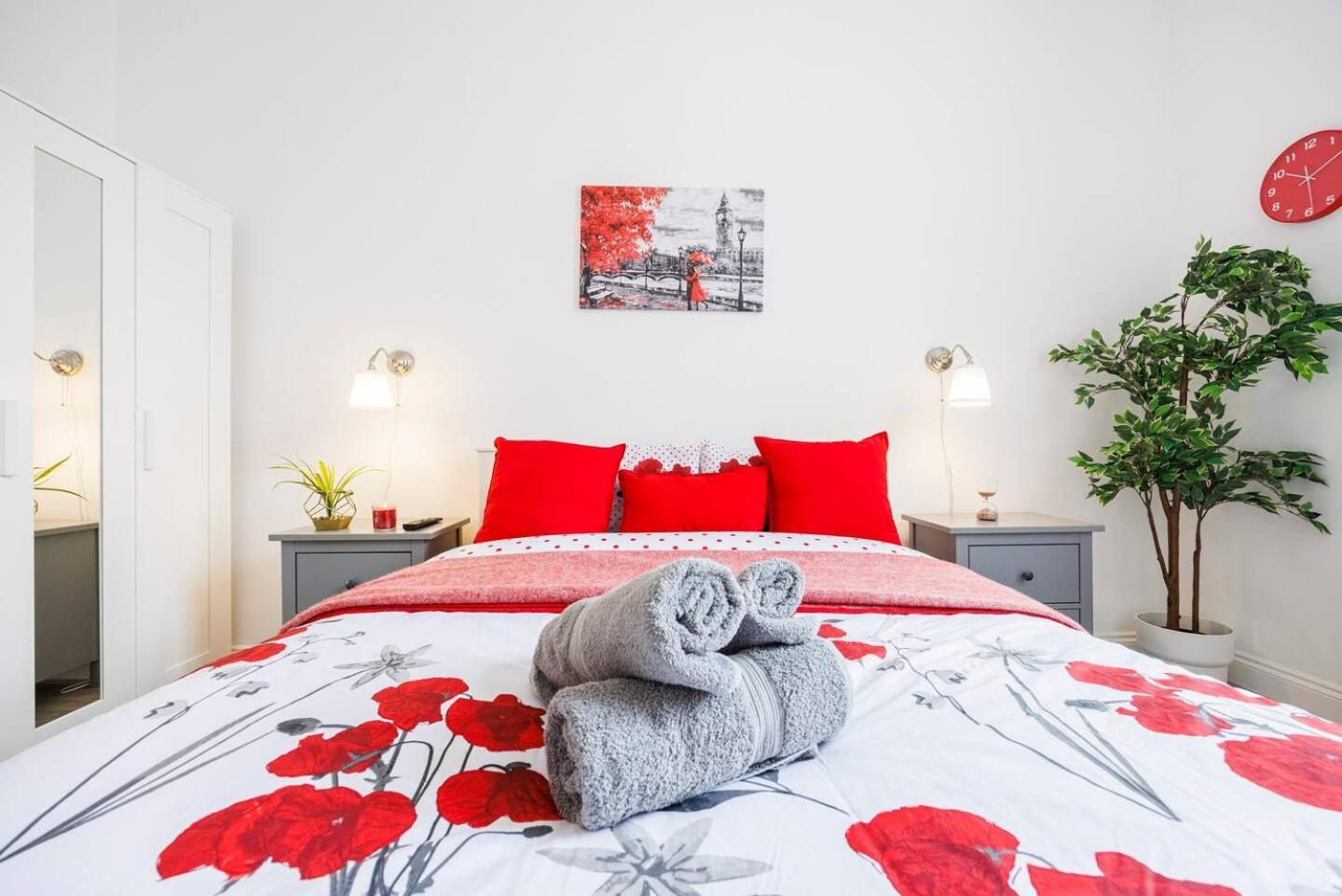 12 Bed Charming And Bright Flat