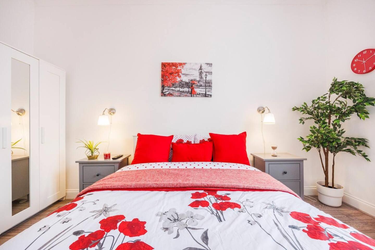 12 Bed Charming And Bright Flat