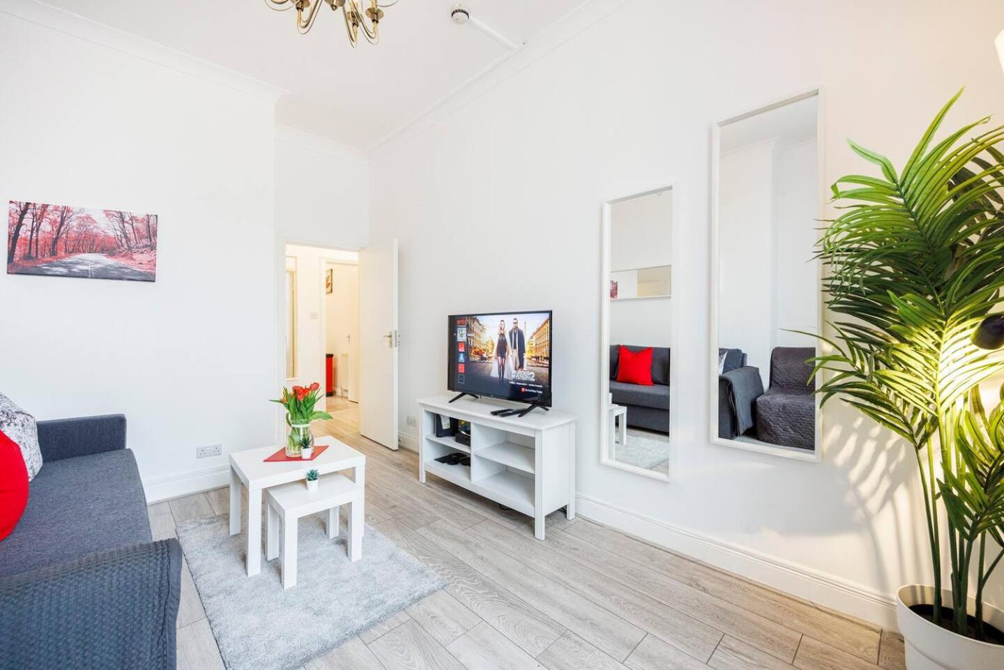 12 Bed Charming And Bright Flat * Londra